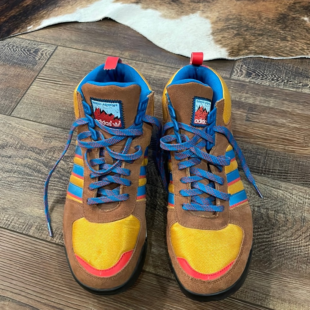 Mens Adidas outdoor kicks. Like brand new